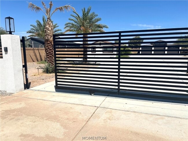 Building Photo - 1299 E Levee Dr
