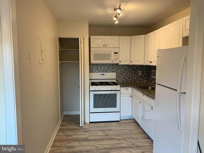Photo - 6141 Leesburg Pike Unit 603