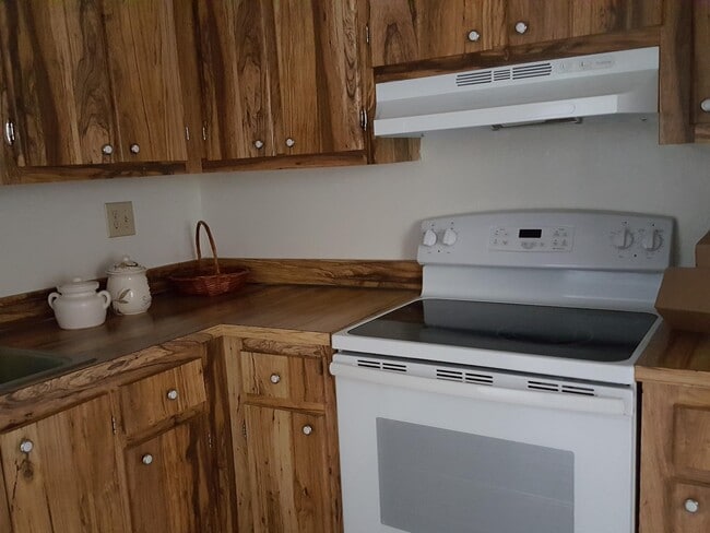 Building Photo - 83 Capri B Unit B