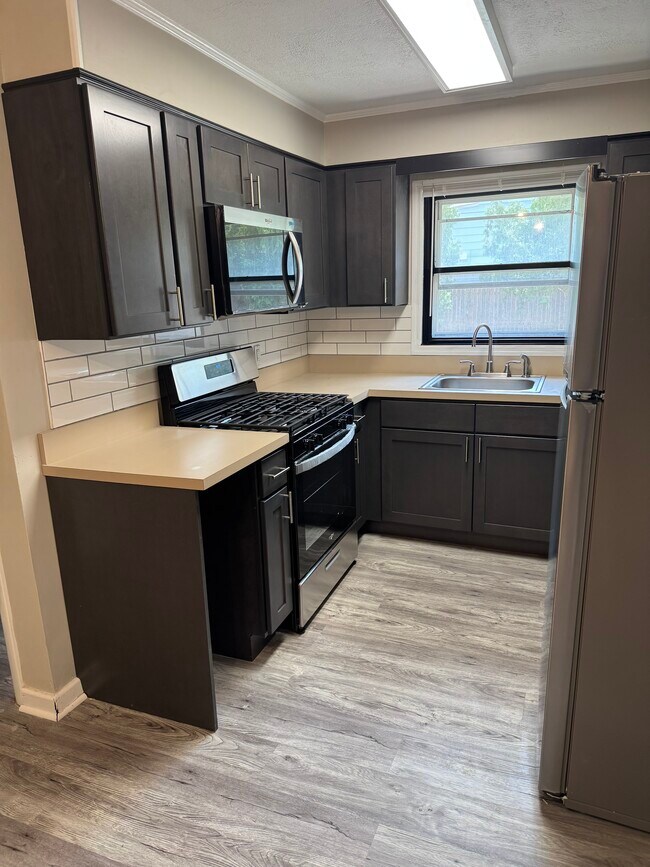 Photo - 564 Grand Ave