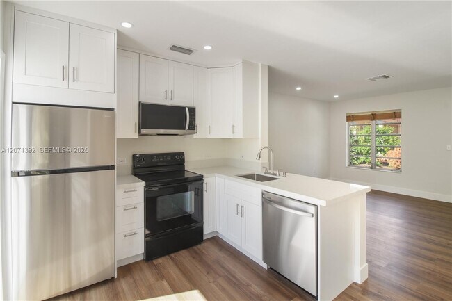 Photo - 1958 SW 25th Ter Unidad Rear