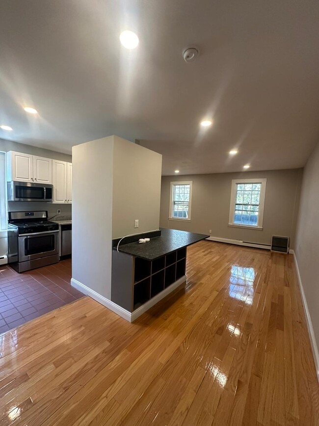 Photo - 604 Chapel St Unit 6