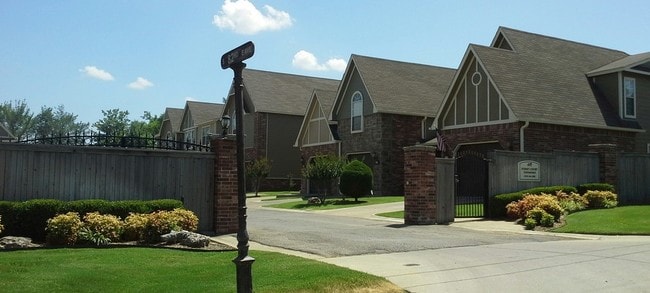 Sydney Court Townhomes - Sydney Court Townhomes