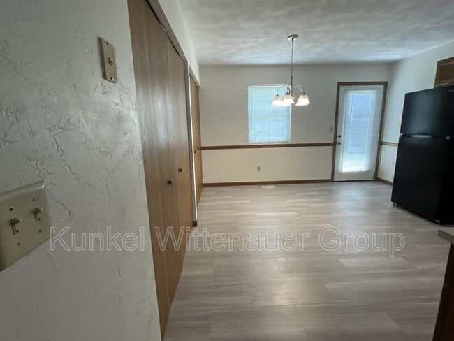 Photo - 611 Carol Ann Dr