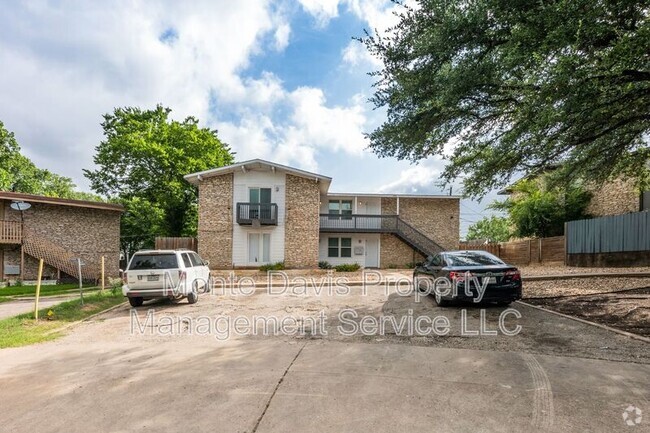 Building Photo - 2504 Manor Cir Unit C Rental