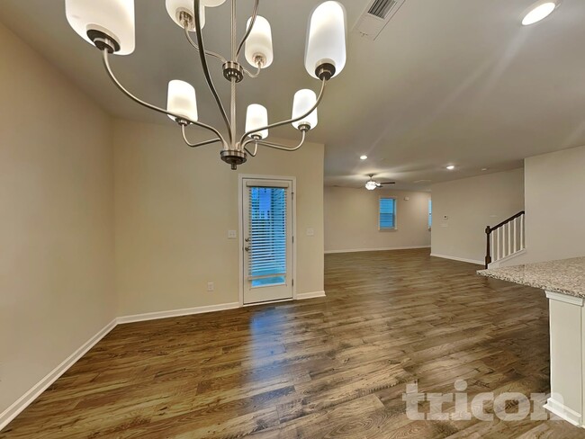 Photo - 203 Chapelcrest Ln