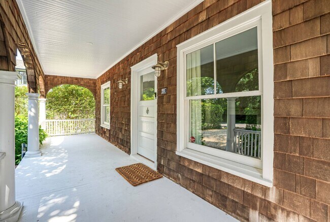 Photo - 133-135 Toylsome Ln