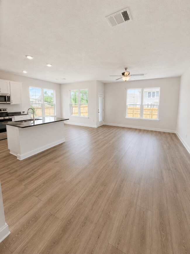 Photo - "Charming 4-Bedroom Haven with Spacious Living in Bryan, TX!"