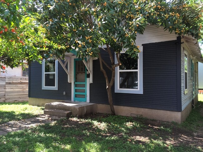 Photo - 1303 E 3rd St