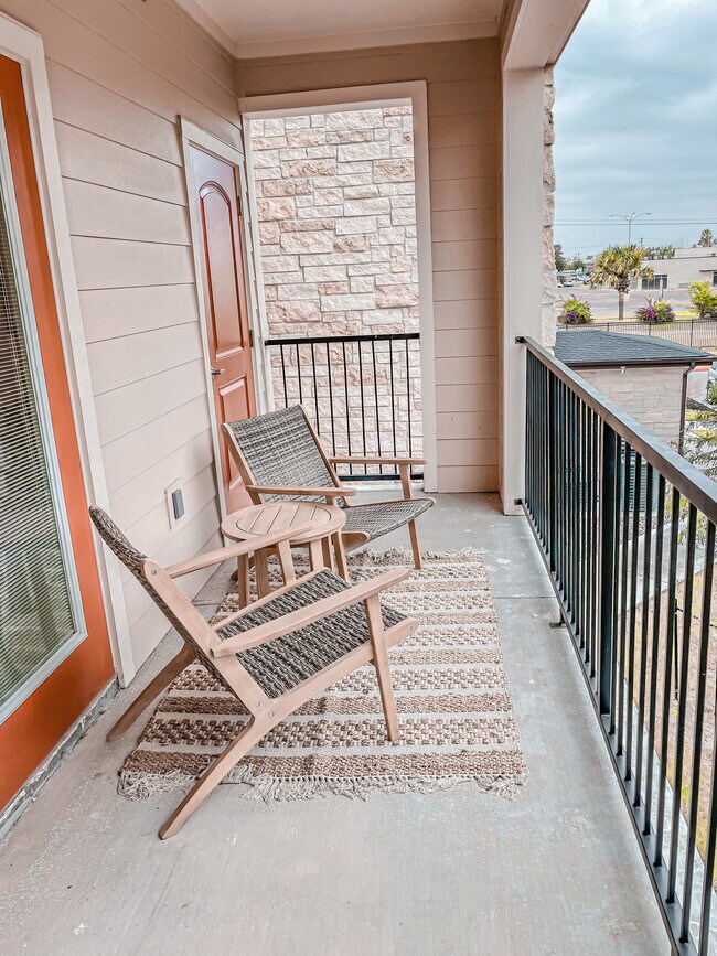 Avanti Legacy Valor Heights