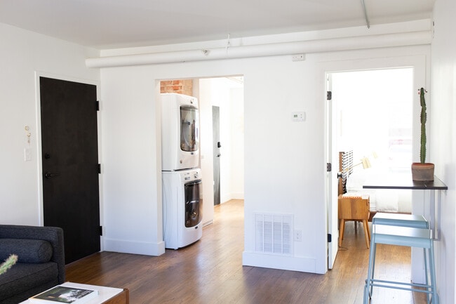 Photo - Chapman Apartments