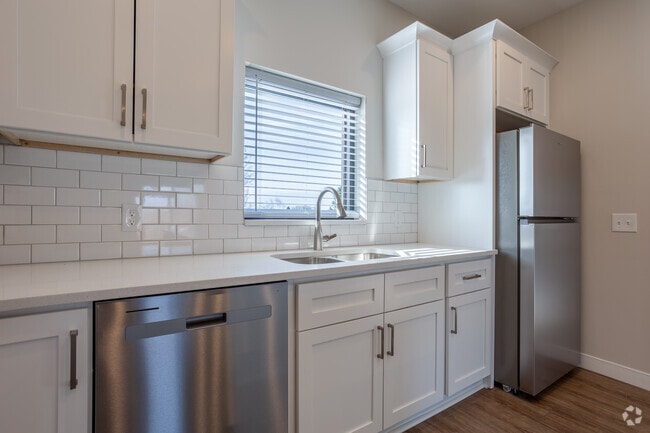 2BR, 2BA - 1,032SF - Kitchen - Post Dr. Flats