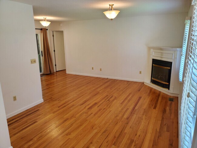 Photo - 40 Bluebird Ln