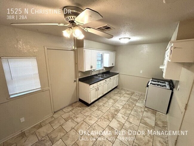 Photo - 1525 N Christine Dr