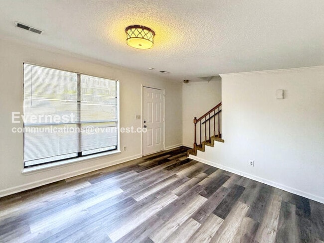 Photo - 5521 St James St