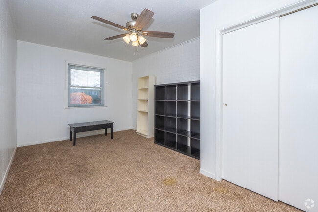 1BR, 1BA - 700SF - Bedroom