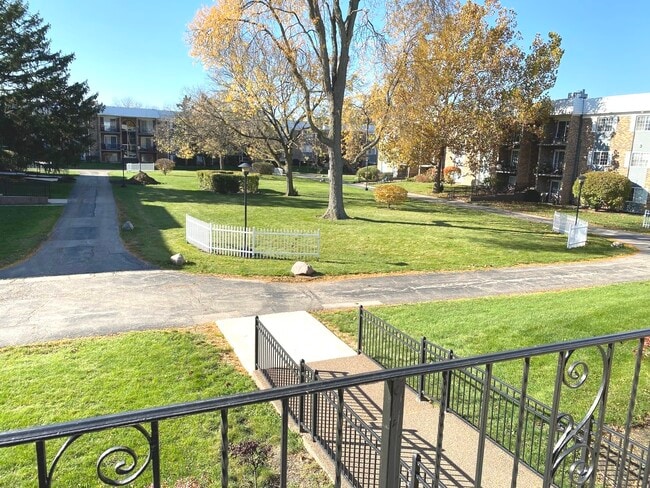 Photo - 1619 N Windsor Dr Unit 212