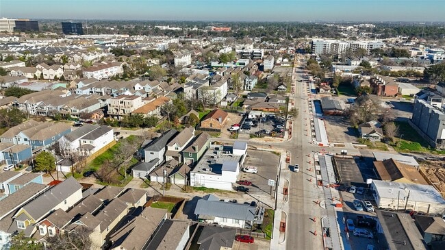 Building Photo - 2009 N Durham Dr