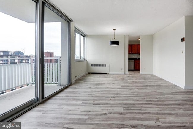 1301 S Arlington Ridge Rd Unit 811