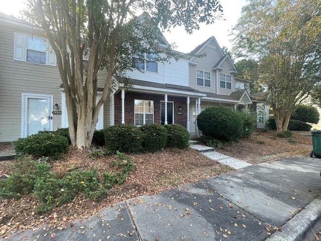 Building Photo - Adorable 2 bedroom 2.5 bathroom townhome |...