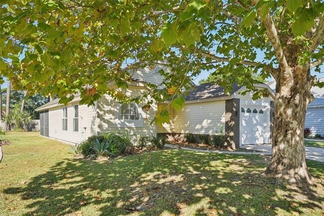 Photo - 123 Edgewater Cir