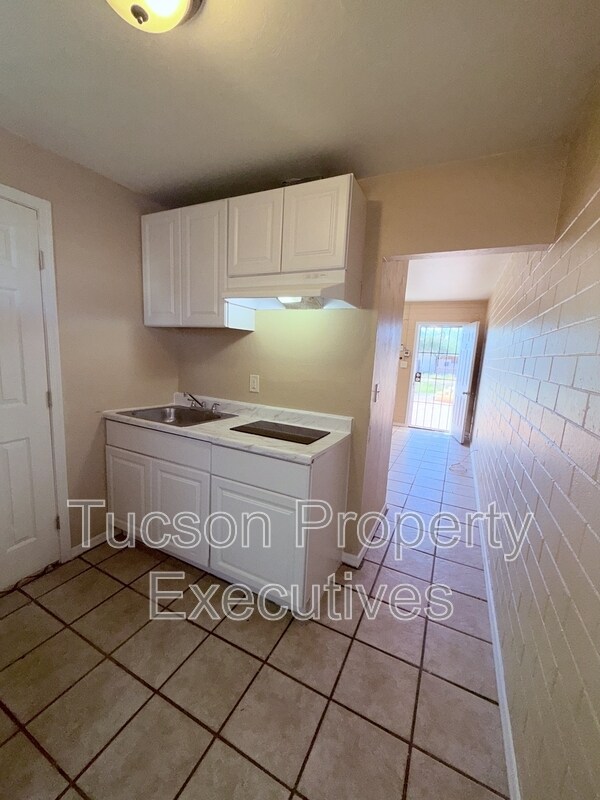 Photo - 232 W Flores St