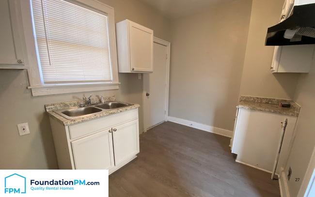 Photo - 2570 Malone Ave