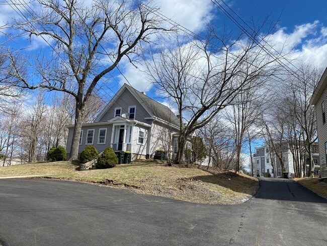 Building Photo - 38 Summer St Unit A