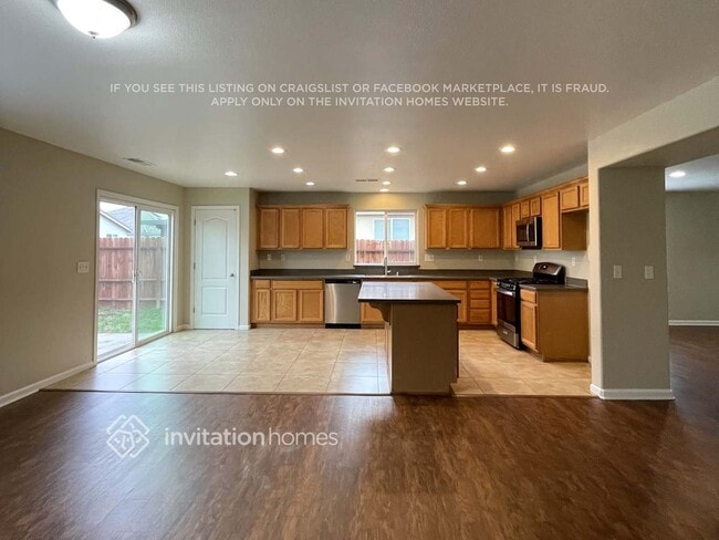 Photo - 3461 Presley Ave