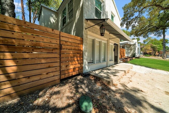 Photo - 2904 Harris Park Ave