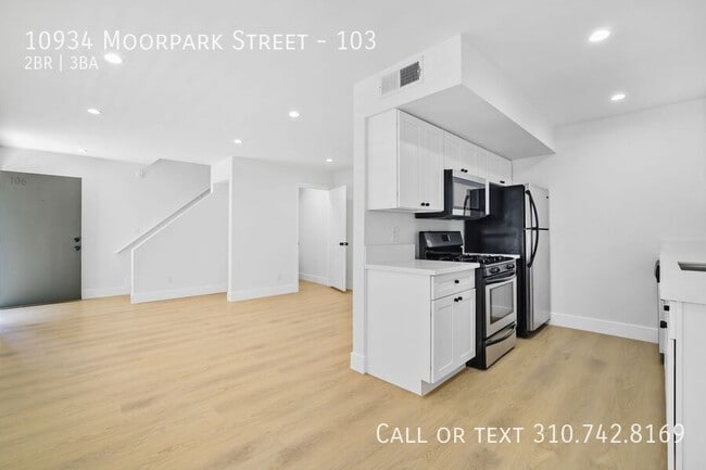 Building Photo - 10934 Moorpark St Rental