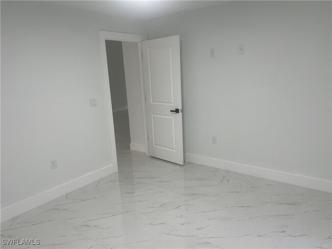 Building Photo - 2403 Dogwood Ave S