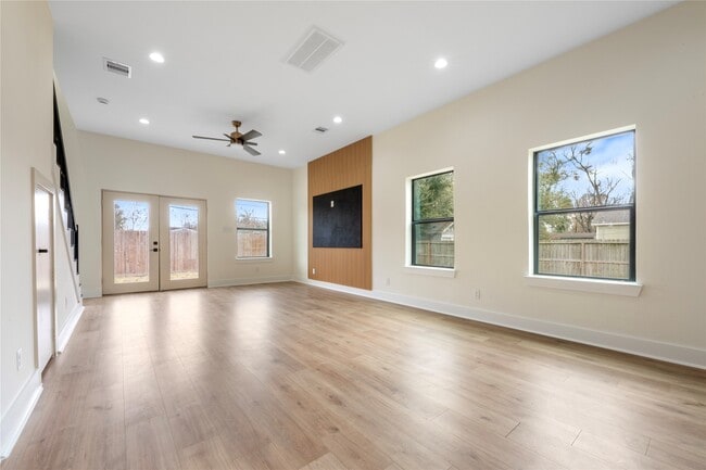 Photo - 1113 Danube St