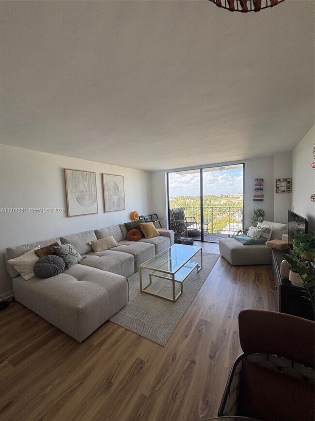 Photo - 2350 NE 135th St Unit 901