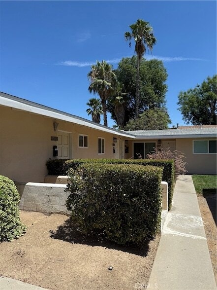 4571 Main St