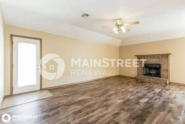 Photo - 2200 Cowan Pl, Moore, OK 73160
