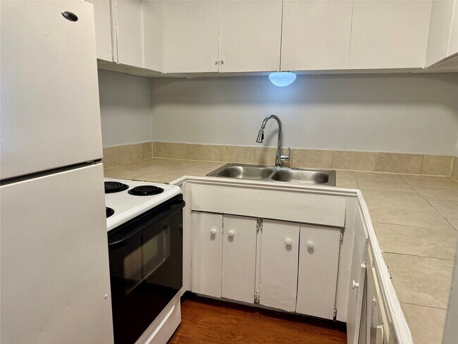 Building Photo - 1000 Heights Blvd Unit 1