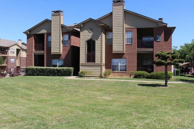 Photo - 8359 N Harwood Rd Unidad d2