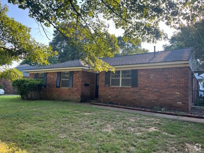 Building Photo - Available Now! Rental