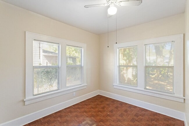 Photo - Cute 2bdrm/1bath Bungalo ** Section 8 OK ** Ready March 15