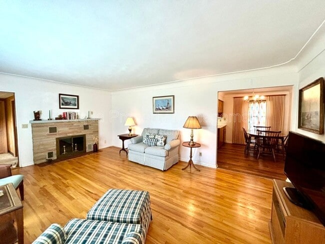 Photo - 2726 Applelane Ave