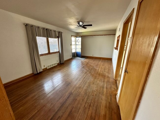 Photo - 106 George St