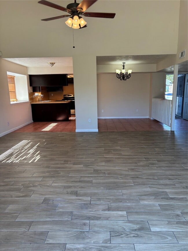 Photo - 1034 Heathfield Dr