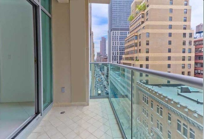 Photo - 143 W 30th St