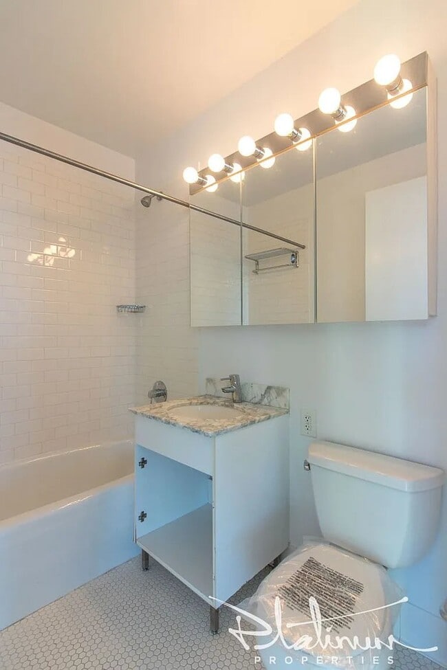 Photo - 505 W 37th St Unit 6E