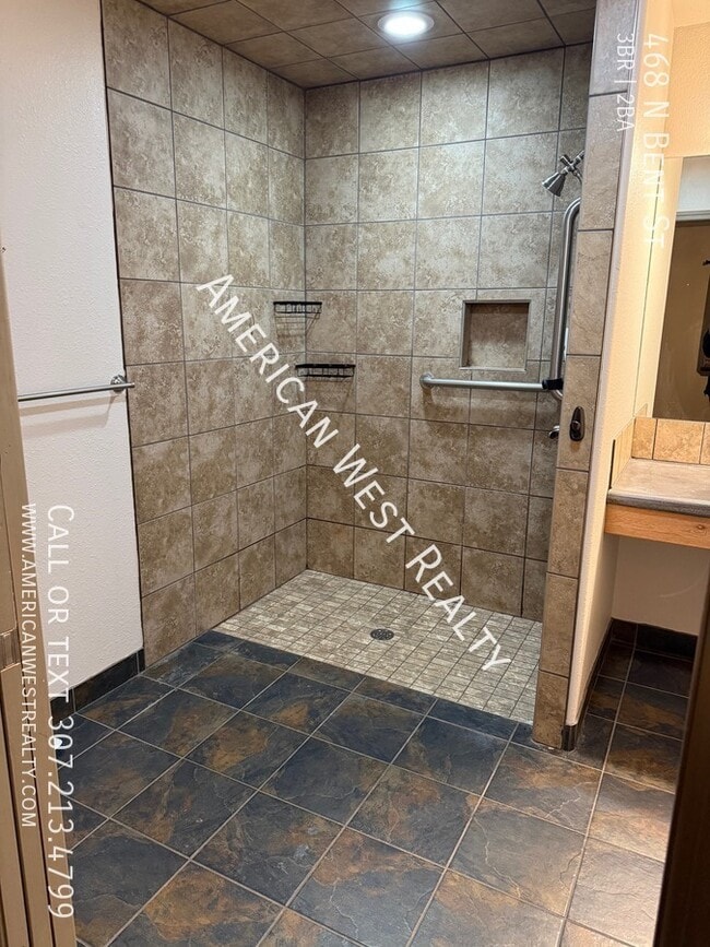 Photo - 468 N Bent St