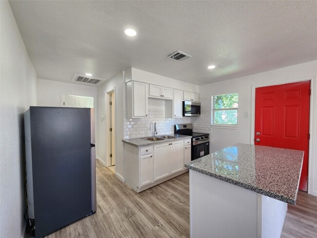 Photo - 2706 Berry St