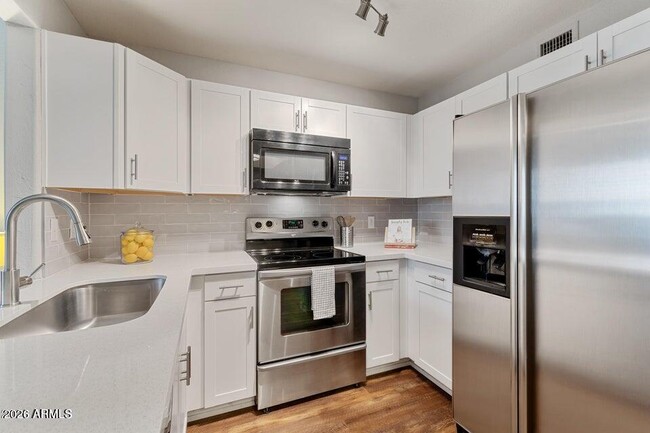 Photo - 1025 E Highland Ave