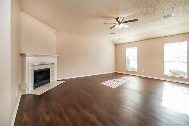 Photo - 7131 Maple Walk Dr