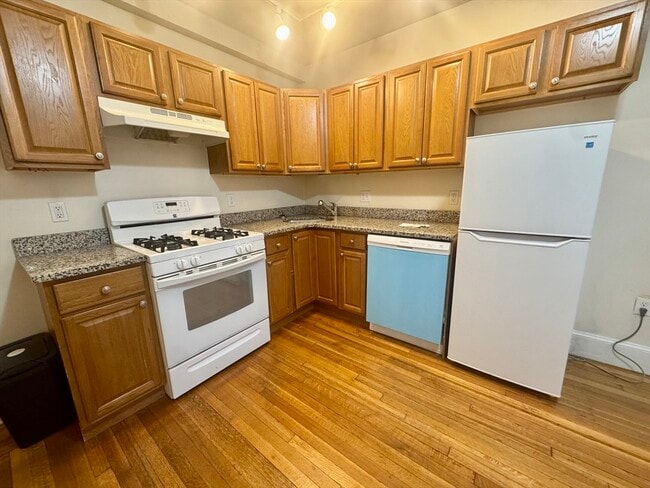 Building Photo - 1615 Commonwealth Ave Unit 11